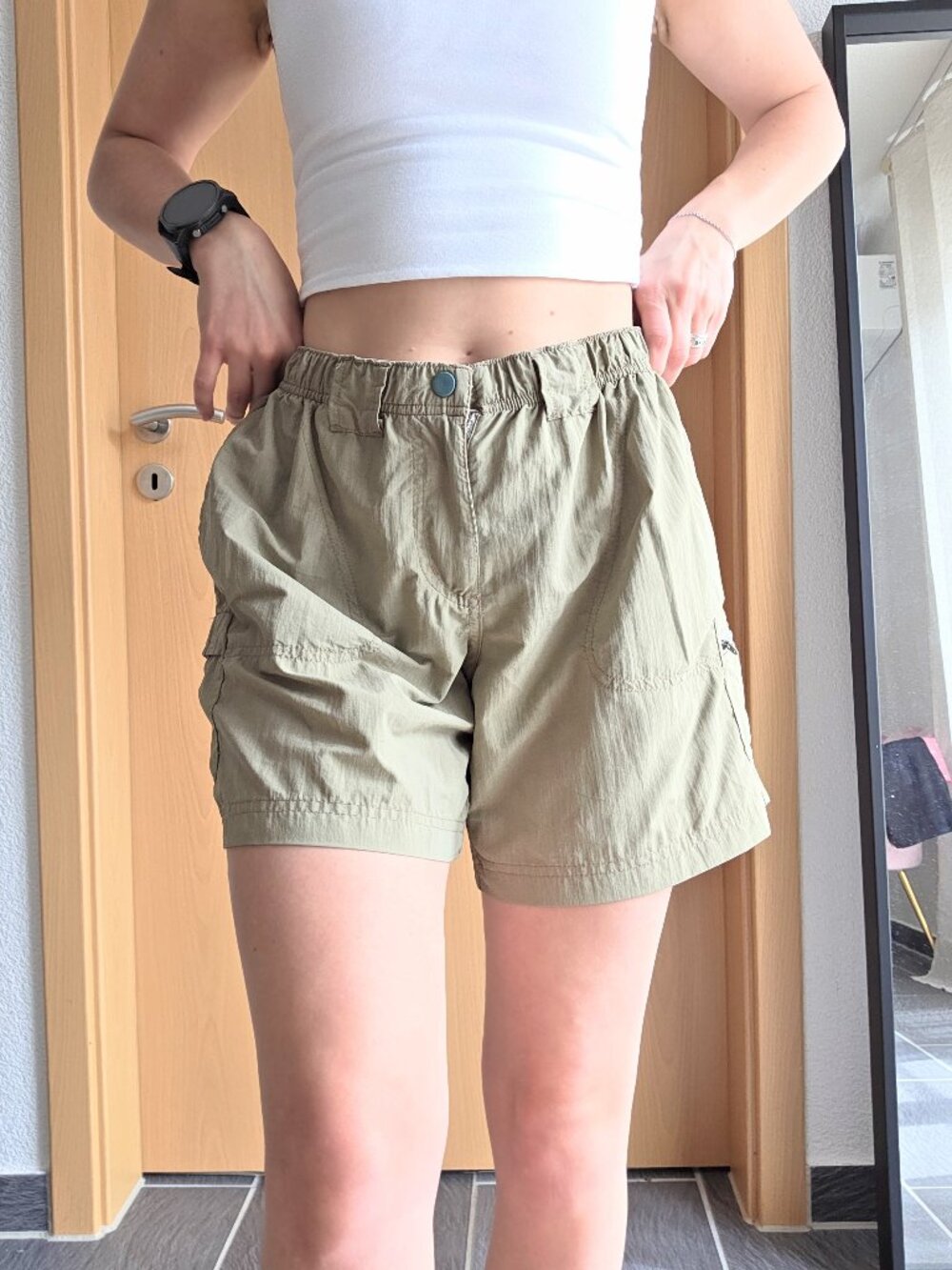 Columbia Vintage Tan Hiking Cargo Pocket Shorts Women's Size Medium
